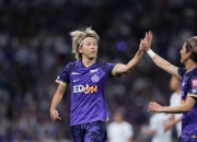 开云体育在线-广岛三箭队拼尽全力，搏击赛场晋级机会