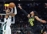 开云体育直播-雄鹿大将受伤，球队以团结战胜老鹰的简单介绍