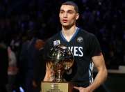 开云体育直播-赛道与球场，当F1争冠之夜遇见哈登时刻