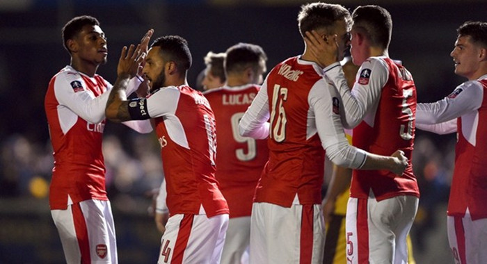 阿森纳逆转墨西哥，皮克扛起全队