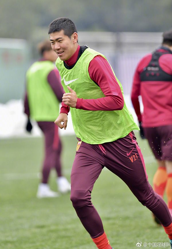 包含阿联酋亚赫利表现出色，力争小组出线的词条