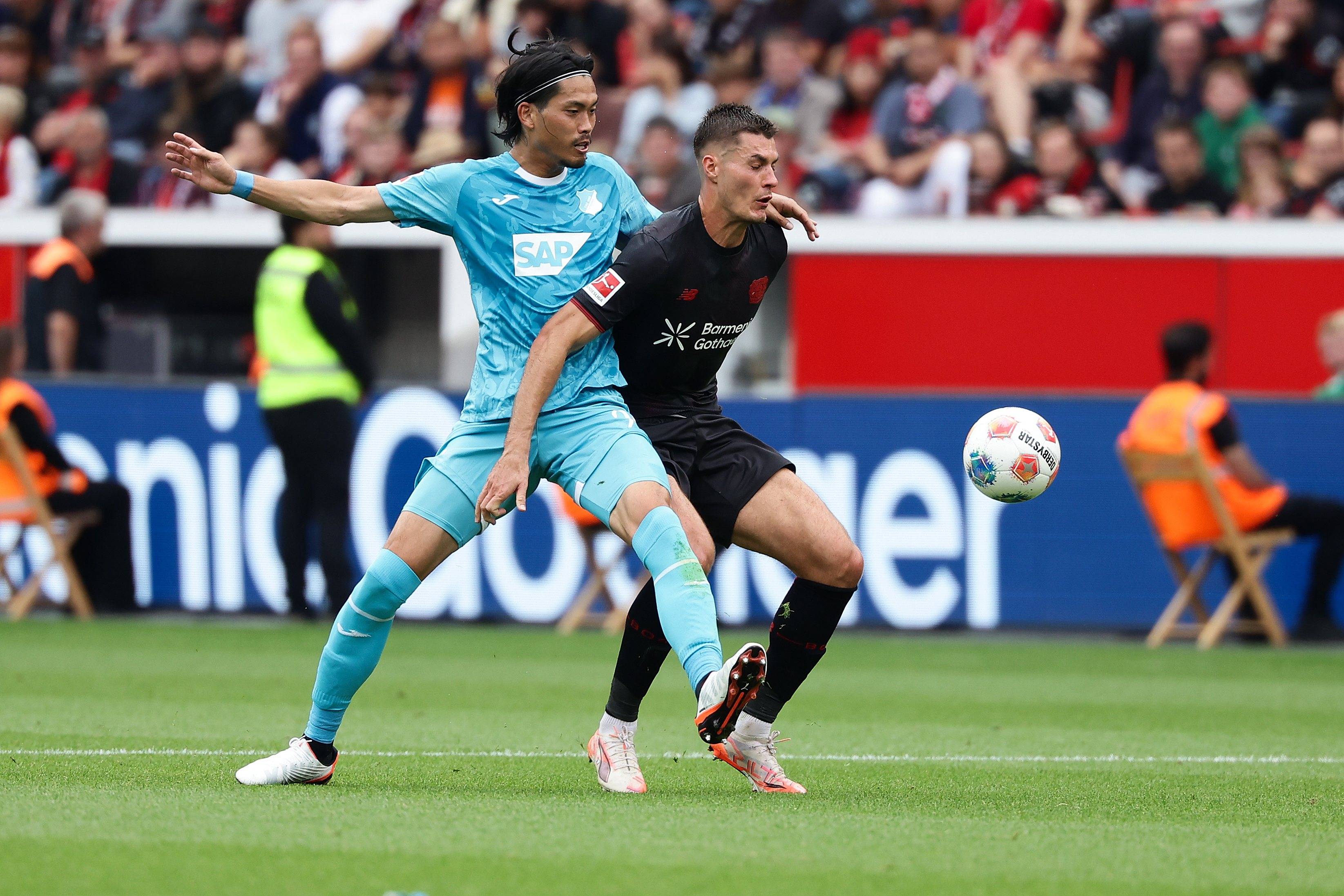 包含莱比锡红牛主场大胜，德甲积分榜持续攀升的词条