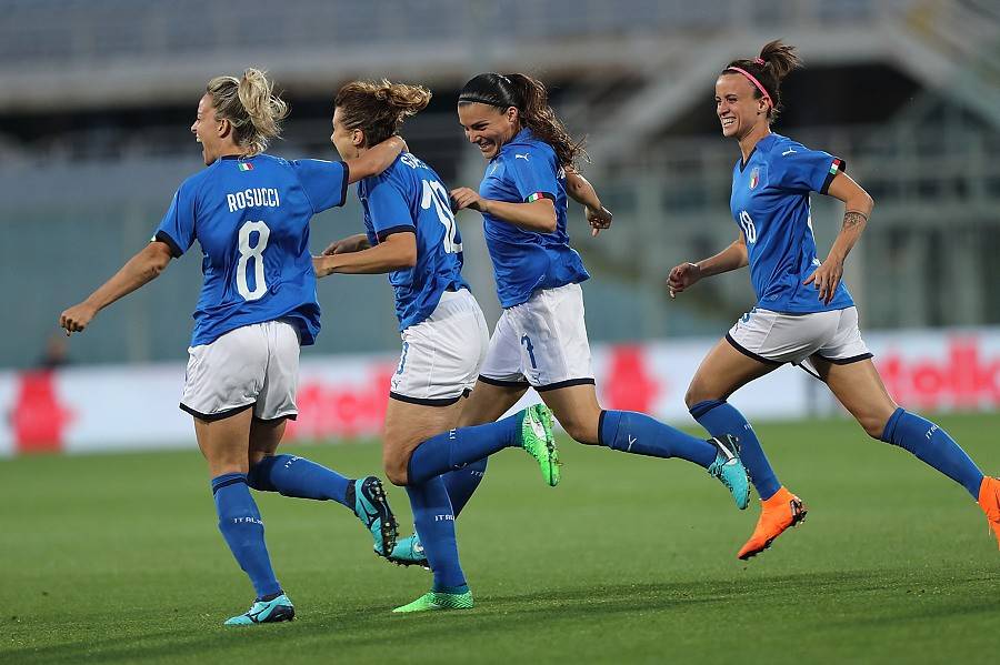 国际女足赛事中，球队实力对比逐渐显露