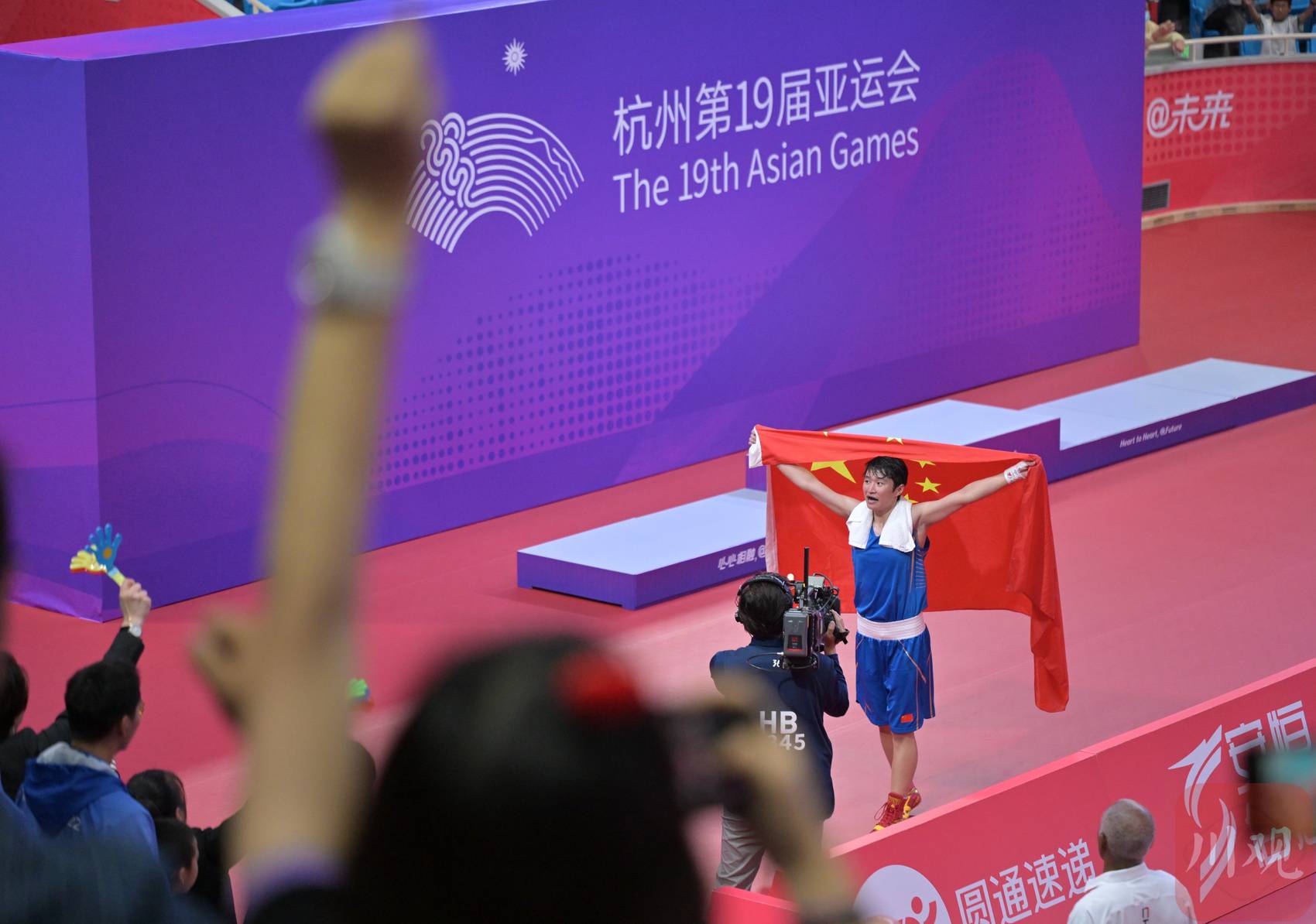 胜者为王！韩国拳击选手夺得金牌