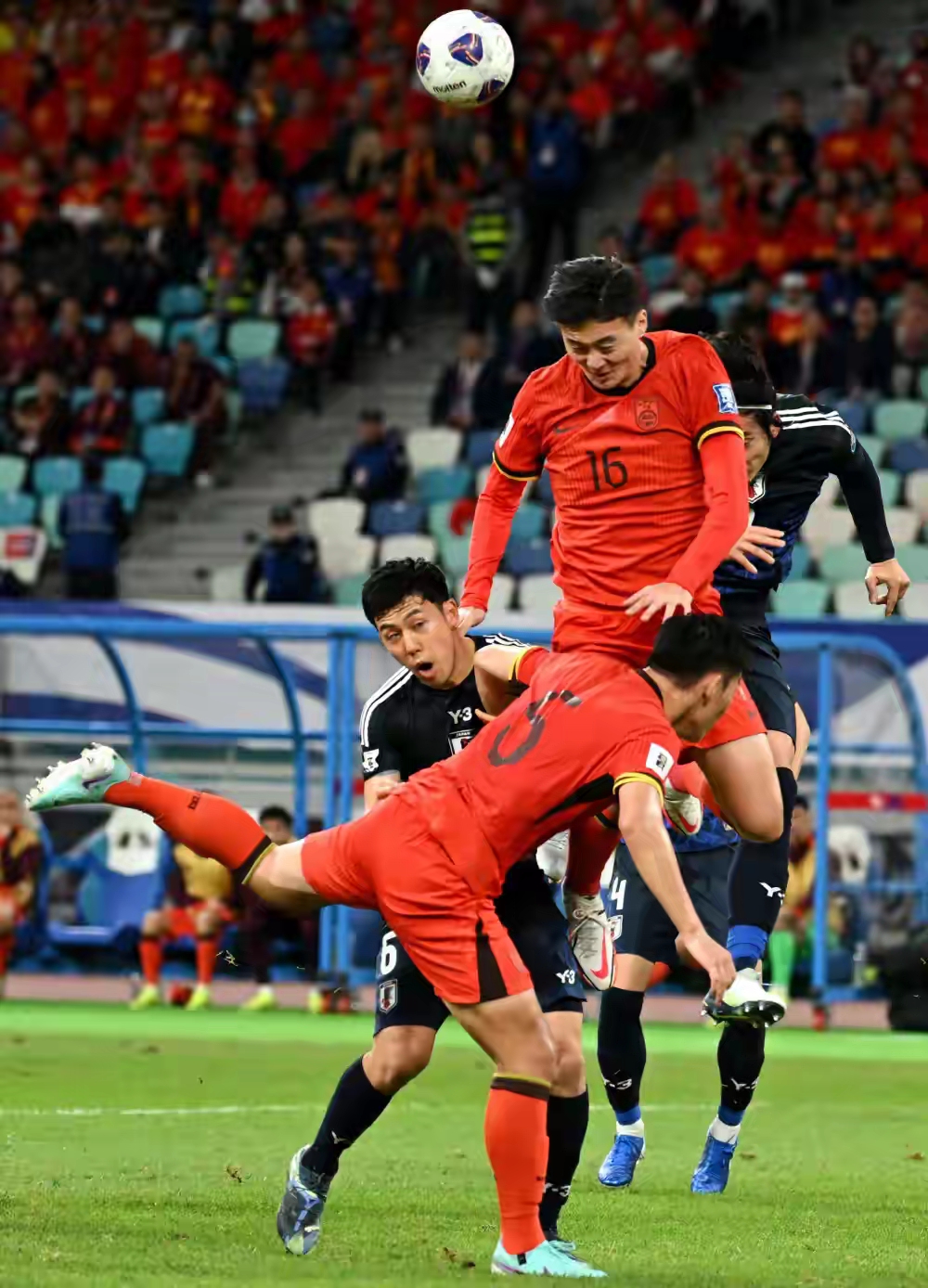 包含足球比赛中一起令人难忘的进球引发热议的词条