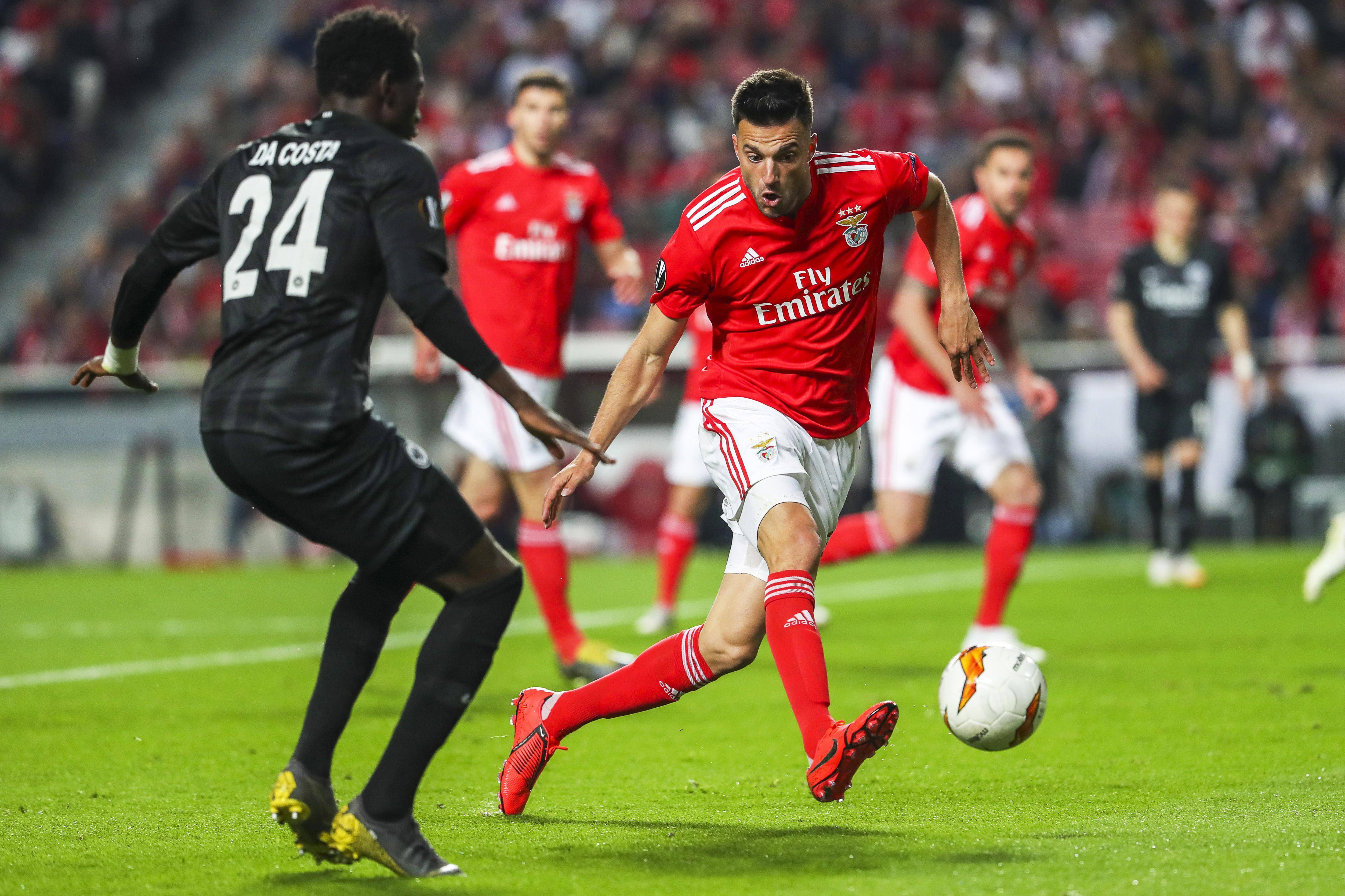 包含阿贾克斯客场全取三分，欧冠表现惊艳无比的词条