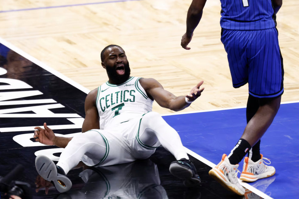 绿军惨遭森林狼逆袭,失去胜利机会 绿军惨遭森林狼逆袭,失去胜利机会