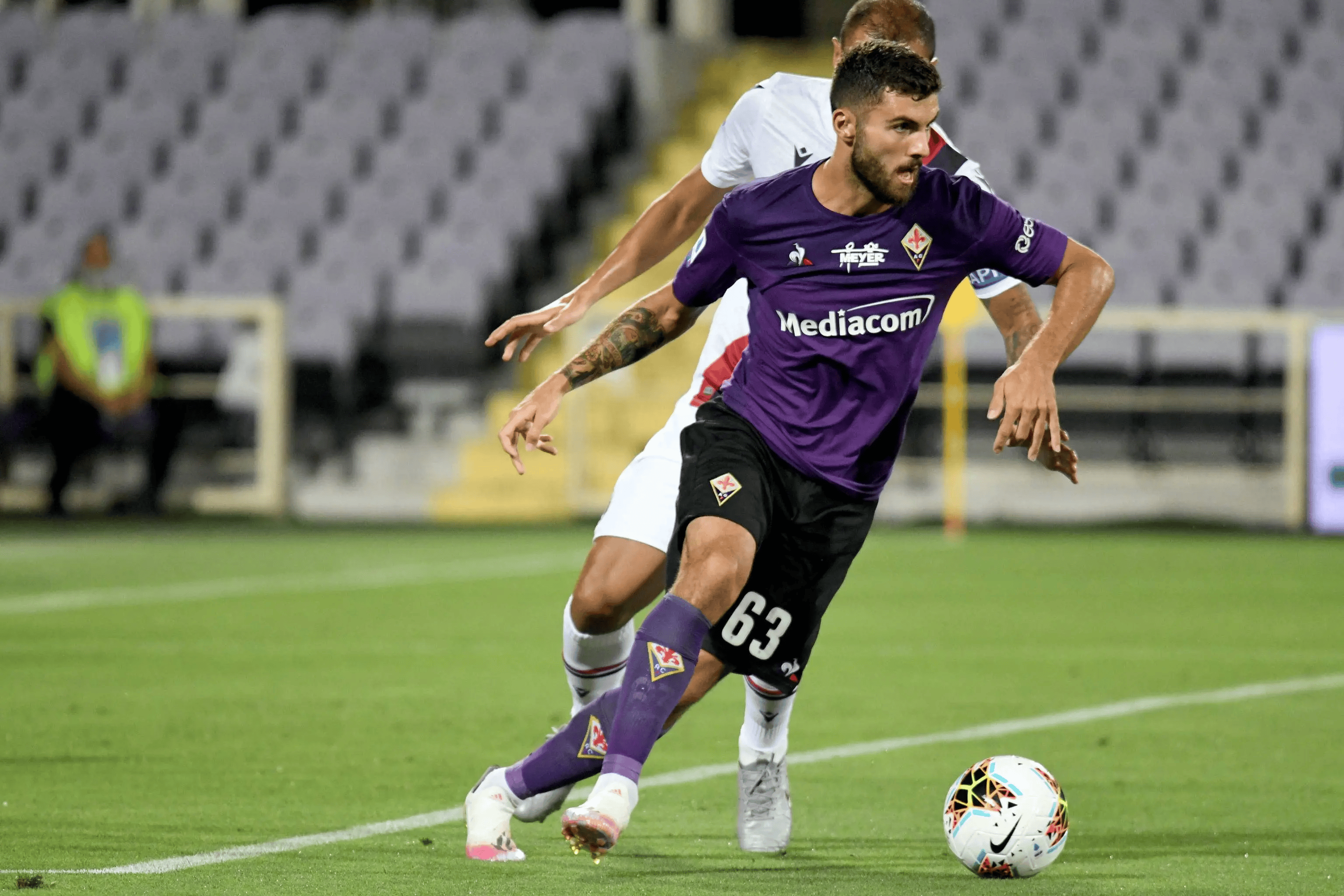 佛罗伦萨客场战胜对手，取得关键胜利