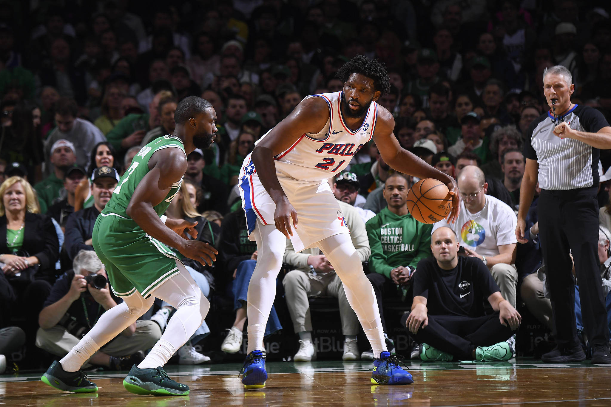 76人力克北京队，詹姆斯点燃赛场