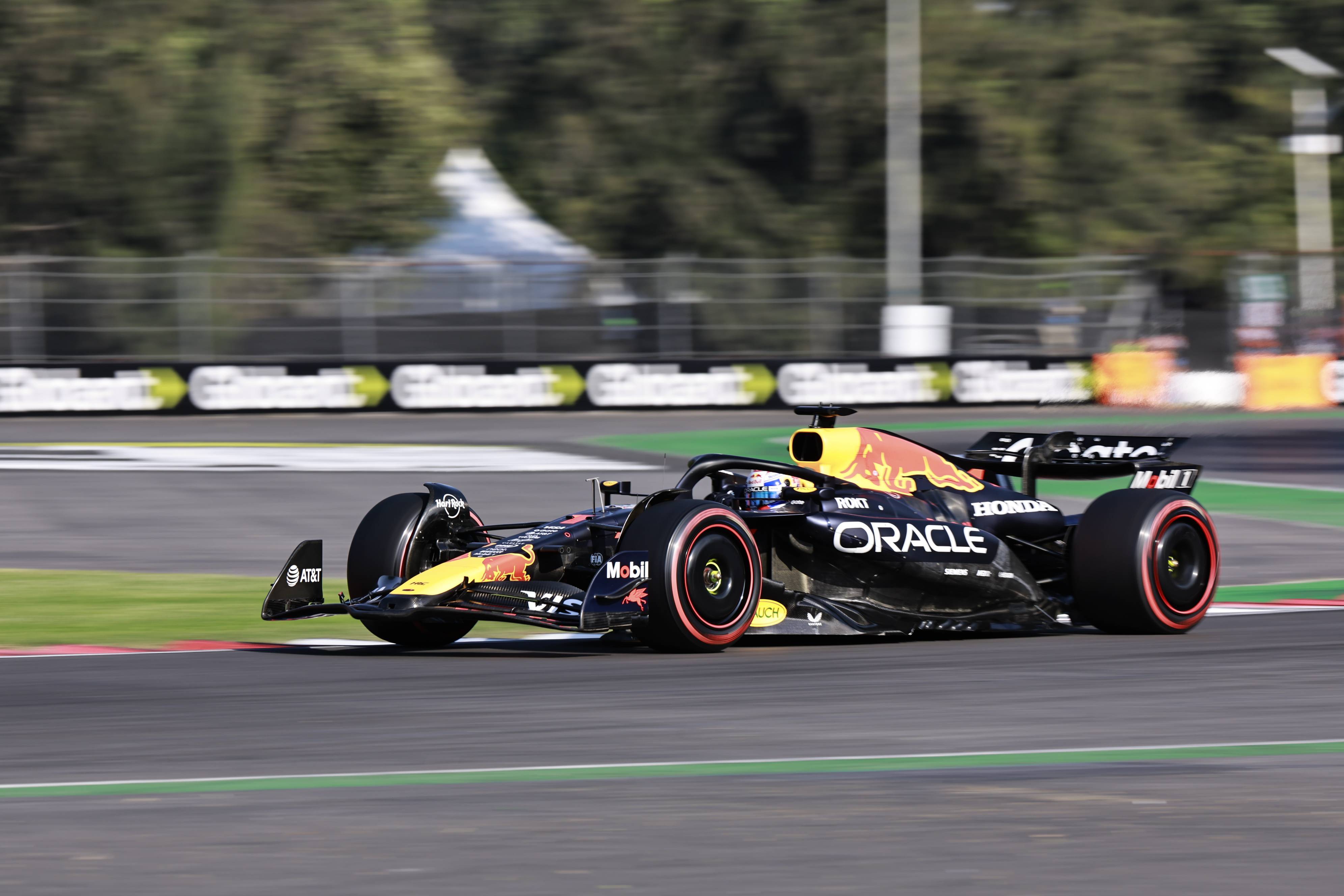 关于红牛二队鏖战红牛车队,汉密尔顿带队取胜的信息 关于红牛二队鏖战红牛车队,汉密尔顿带队取胜的信息