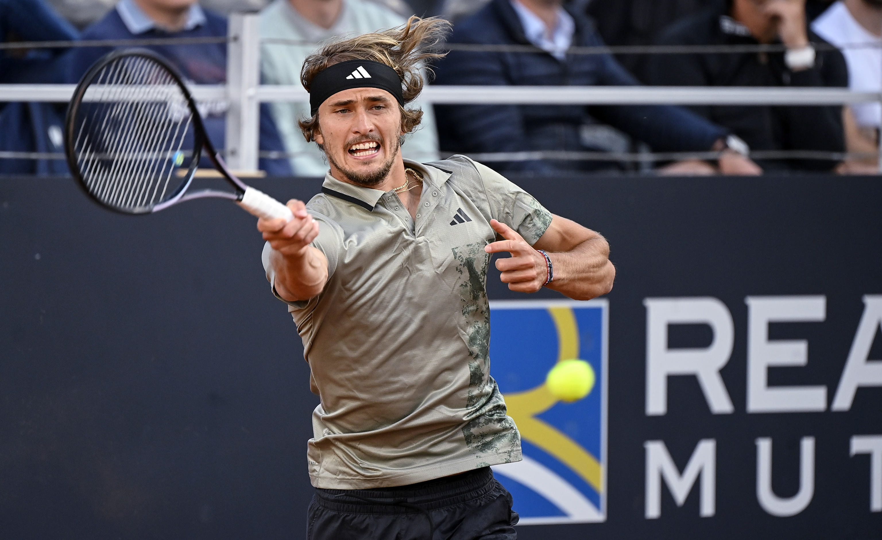 关于美国网球队横扫意大利网球队，兹维列夫爆发神勇的信息