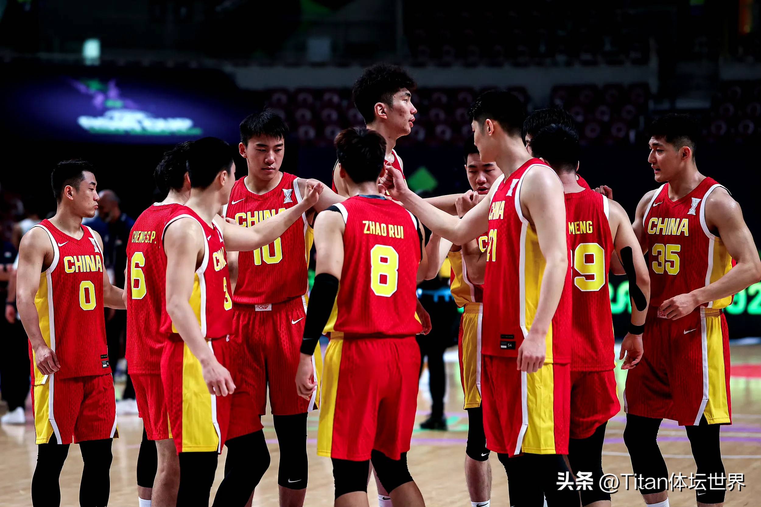 北京男篮击败山东队，成功晋级四强