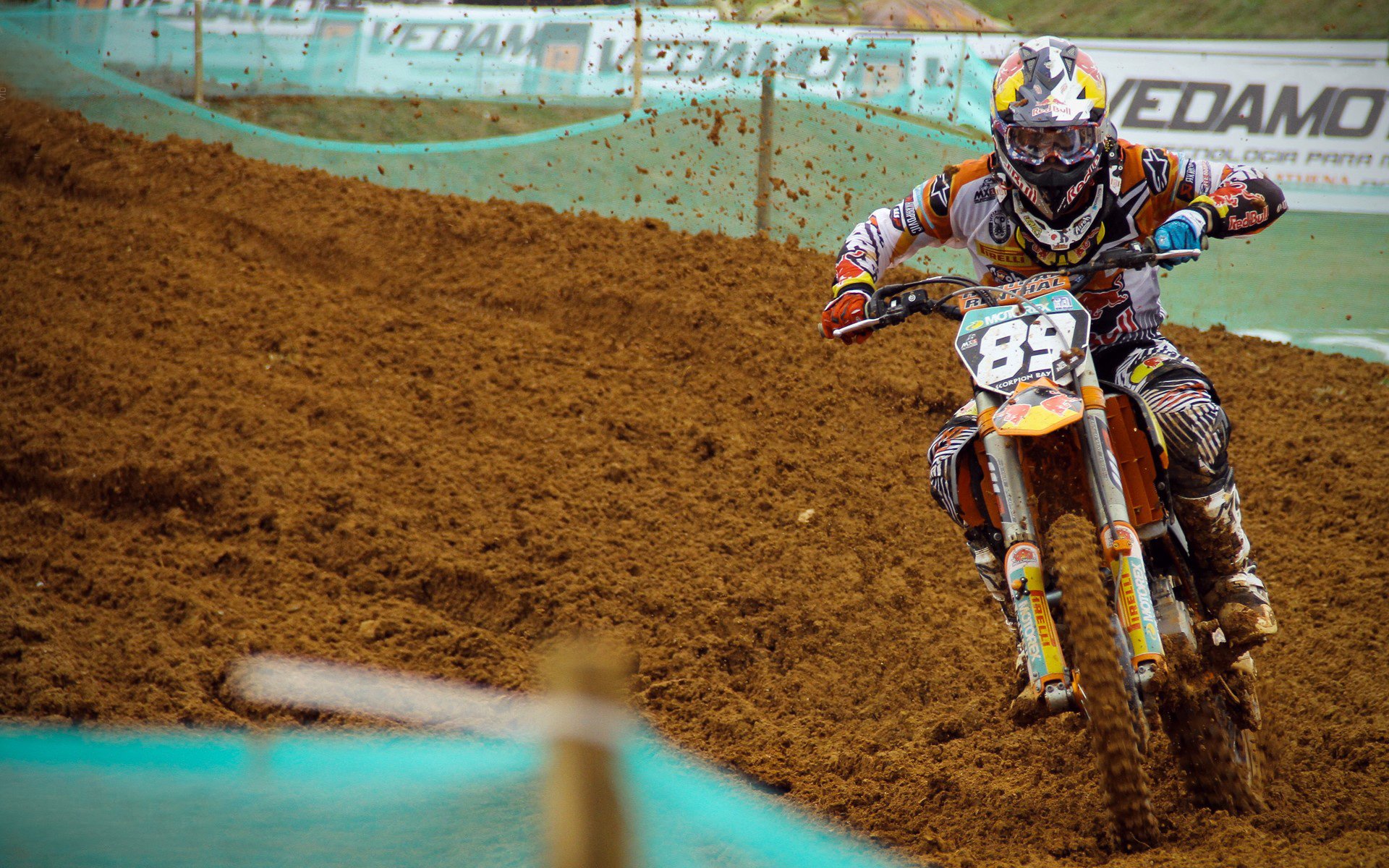 赛道主宰者，布克在F1街道赛之夜的传奇