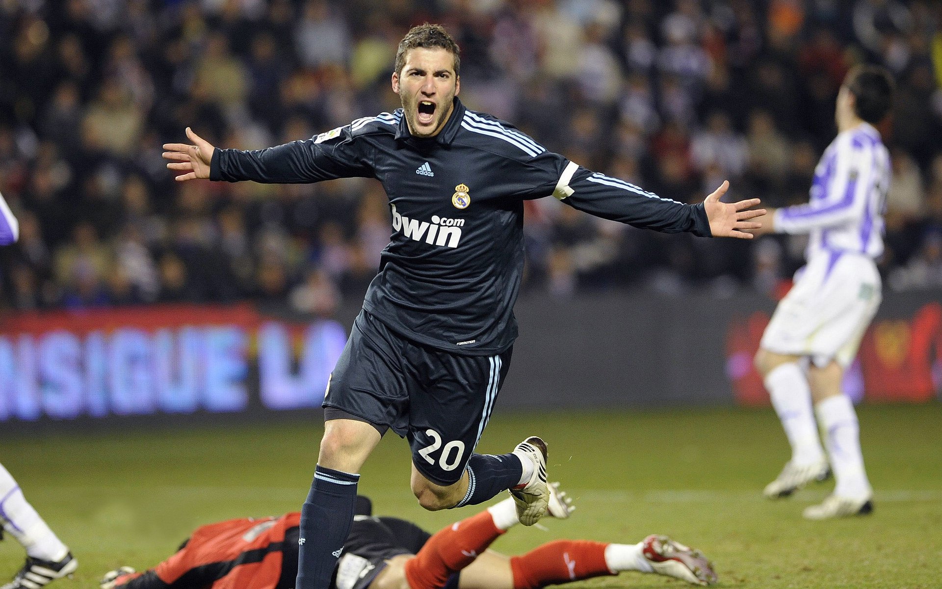 骑士完胜新疆队,保罗统治全场