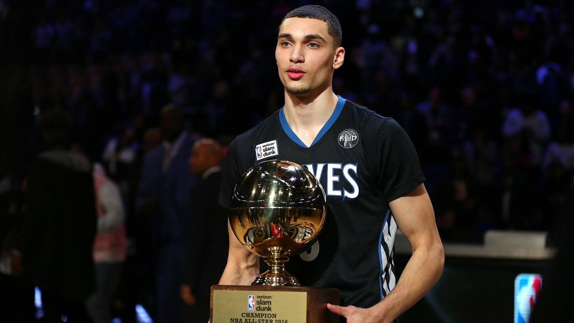 赛道与球场，当F1争冠之夜遇见哈登时刻